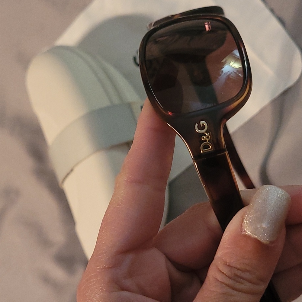 DOLCE AND GABBANA SUNGLASS UNISEX WITH CASE AND CLOTH - Picture 5 of 8